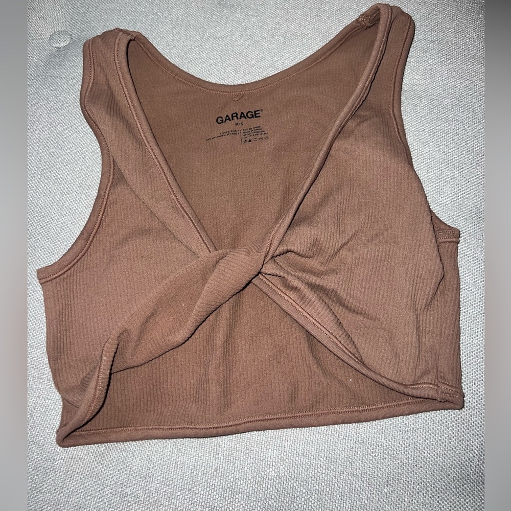 Twisted seamless crop too